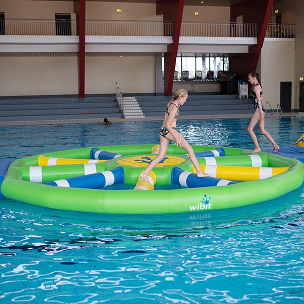 30121_Target_2017_pool_003_web